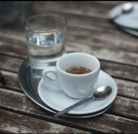 Kaffeefleck entfernen aus Stoff und Mikrofaser