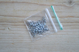 Metalen knijpkralen verzilverd ca. 4 mm ca. 50 stuks