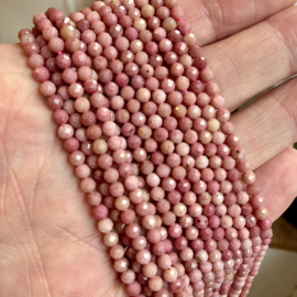 Rhodoniet gefacetteerde ronde kralen ca. 3 mm (seedbeads)