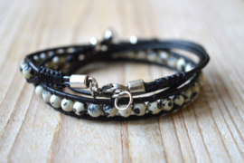 3-Wraparmband met 4 mm Dalmatier Jaspis en tussenstuk met cabochon