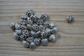 Metalen tussenkraal Leeuwenkop ca. 10 x 12 mm per stuk