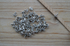Metalen leerschuif anker  ca. 7 x 7 mm per stuk
