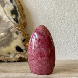 Rhodoniet gepolijste sculptuur