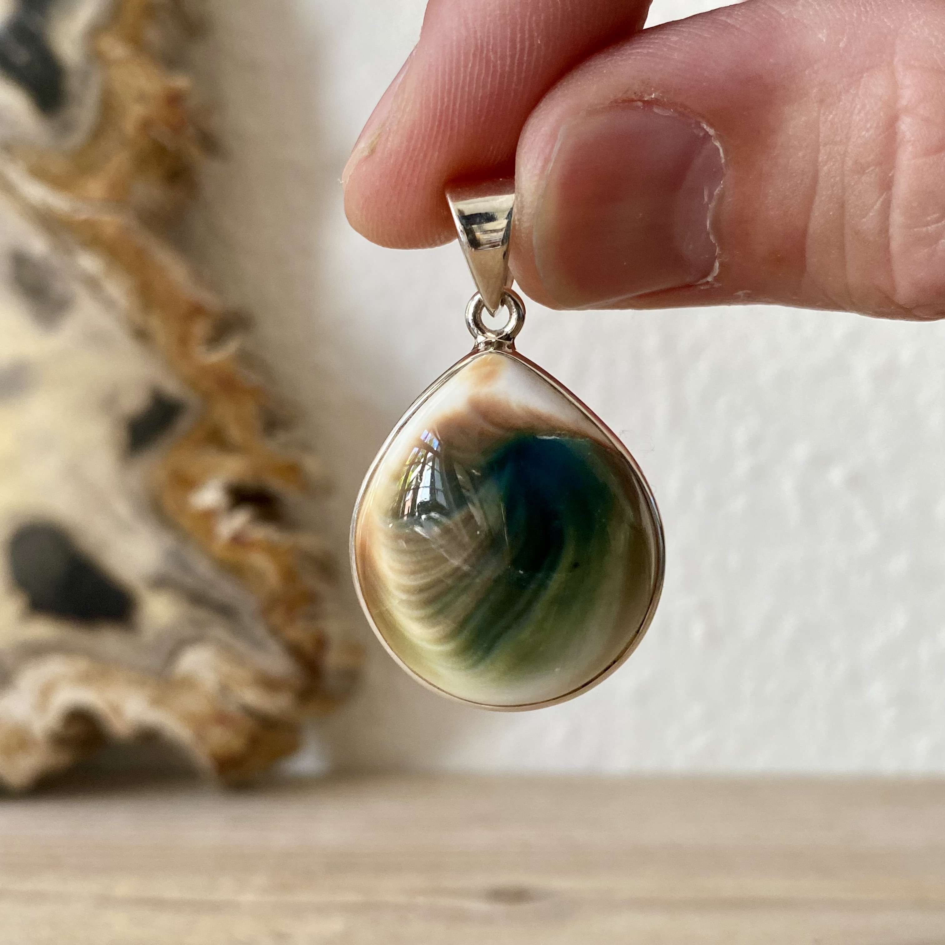Hanger Eye of St. Lucia in sterling zilver ca. 24 x 32 mm