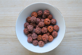 Rudraksha Tibetaanse bidkraal donkerbruin ca. 14 mm