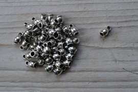 Metalen endkap 4 mm ca. 6 x 11 mm pro 2