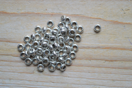 Metalen tussenkraal ca. 5 mm per 10 stuks