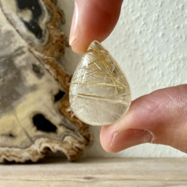 Rutielkwarts cabochon ca. 19 x 26 mm
