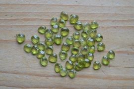 Peridot gefacetteerde platte  briolettes  ca 5 x 5 mm A klasse per stuk