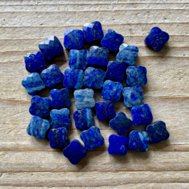 Lapis Lazuli gefacetteerde klavertjes ca. 10 mm per stuk (natuurlijk)