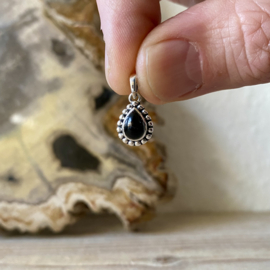 Sterling zilver hangertje met Onyx