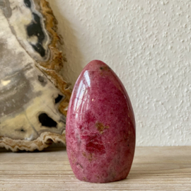 Rhodoniet gepolijste sculptuur