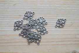 Metalen Zwischenteil Blume ca. 15 x 21 mm pro Stuck