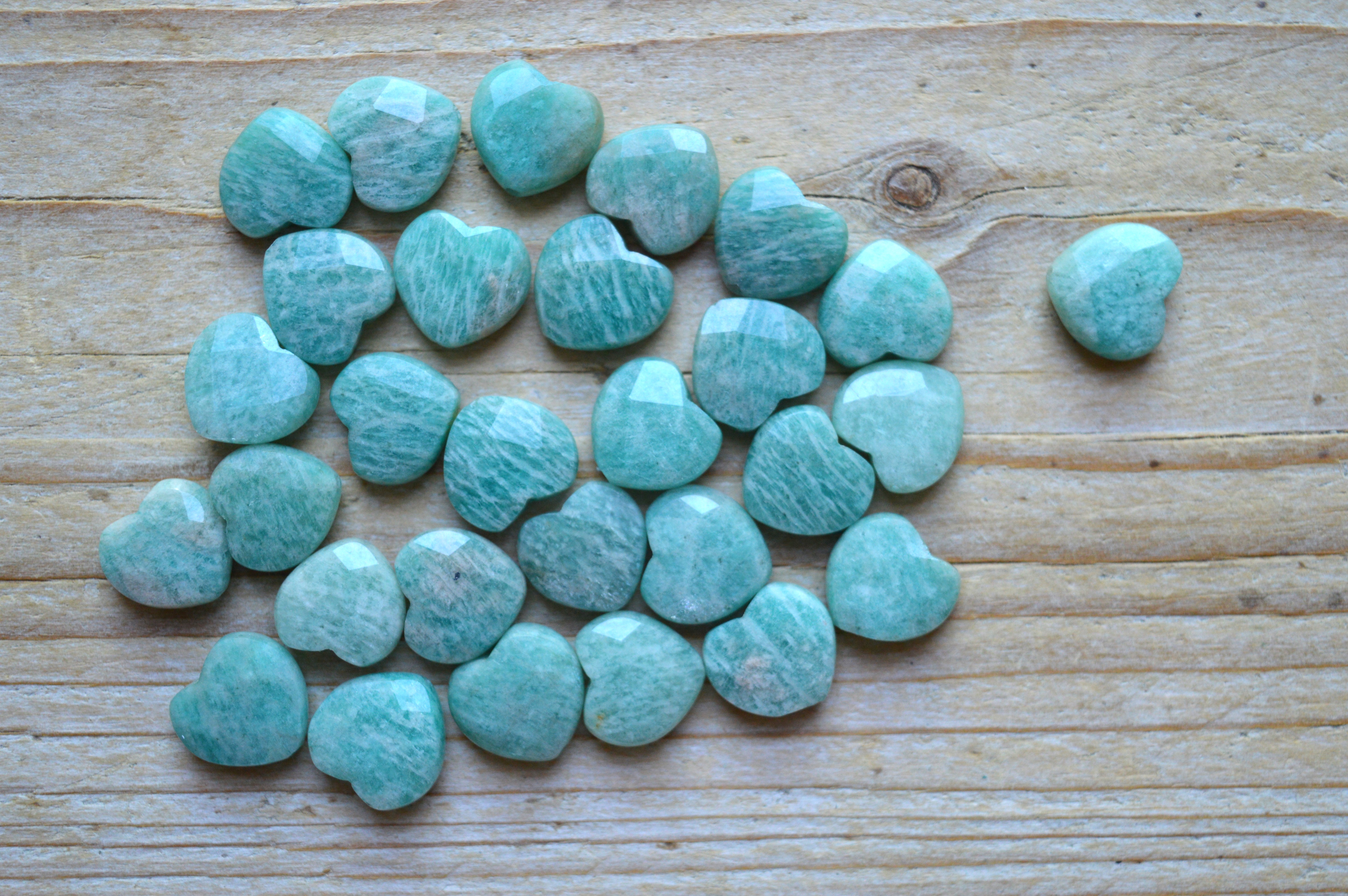 Amazoniet gefacetteerde platte hartjes ca. 12 mm per stuk