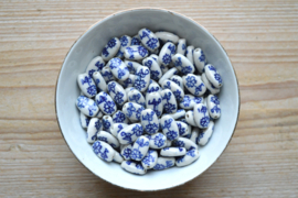 Delfts blauw ovaal met bloem ca. 13 x 16 mm (per stuk)