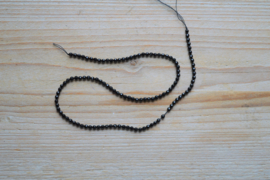 Onyx facettierte runde Perlen ca. 3 mm (seedbeads)