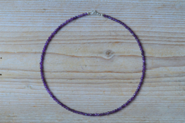 Kurze Edelsteinkette mit Amethyst