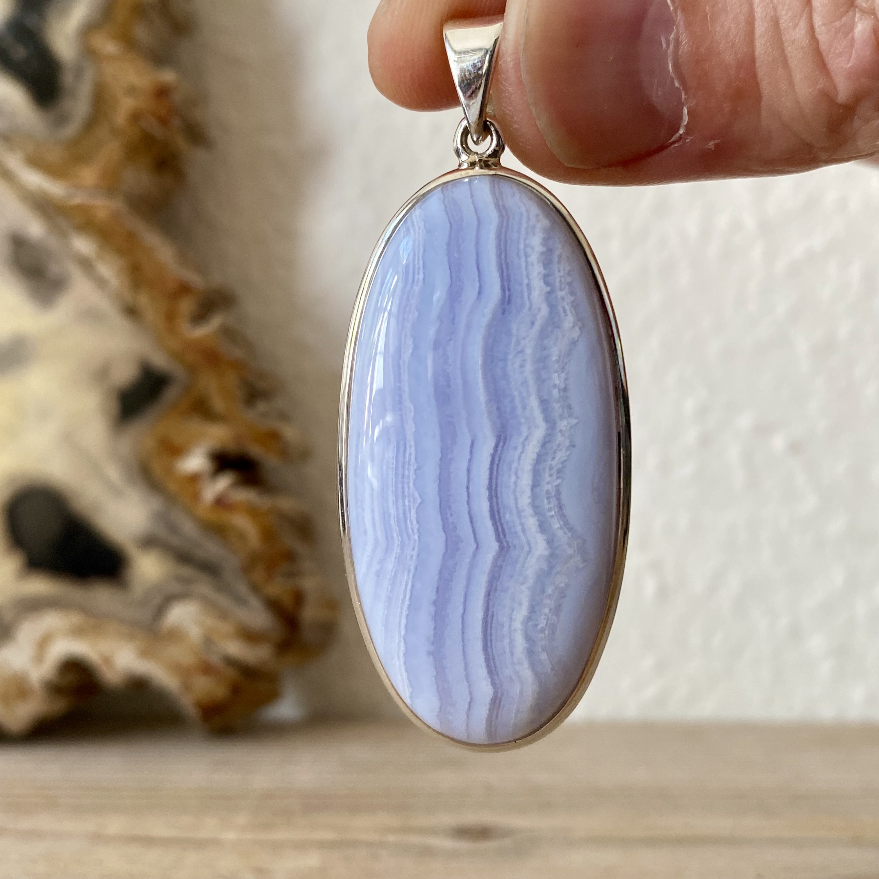 Hanger Chalcedoon in sterling zilver ca. 25 x 53 mm