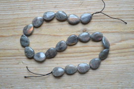 Labradoriet platte druppels ca. 15 x 20 mm