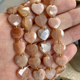 Roze Maansteen gefacetteerde platte hartjes ca. 12 mm A klasse