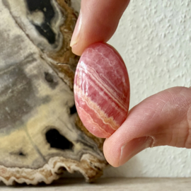 Rhodochrosiet cabochon ca. 19 x 33 mm