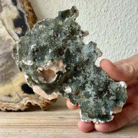 Ruwe Stilbiet op Chalcedoon