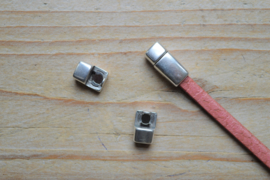 Metalen magneetsluiting 5 mm ca. 8 x 17 mm per stuk