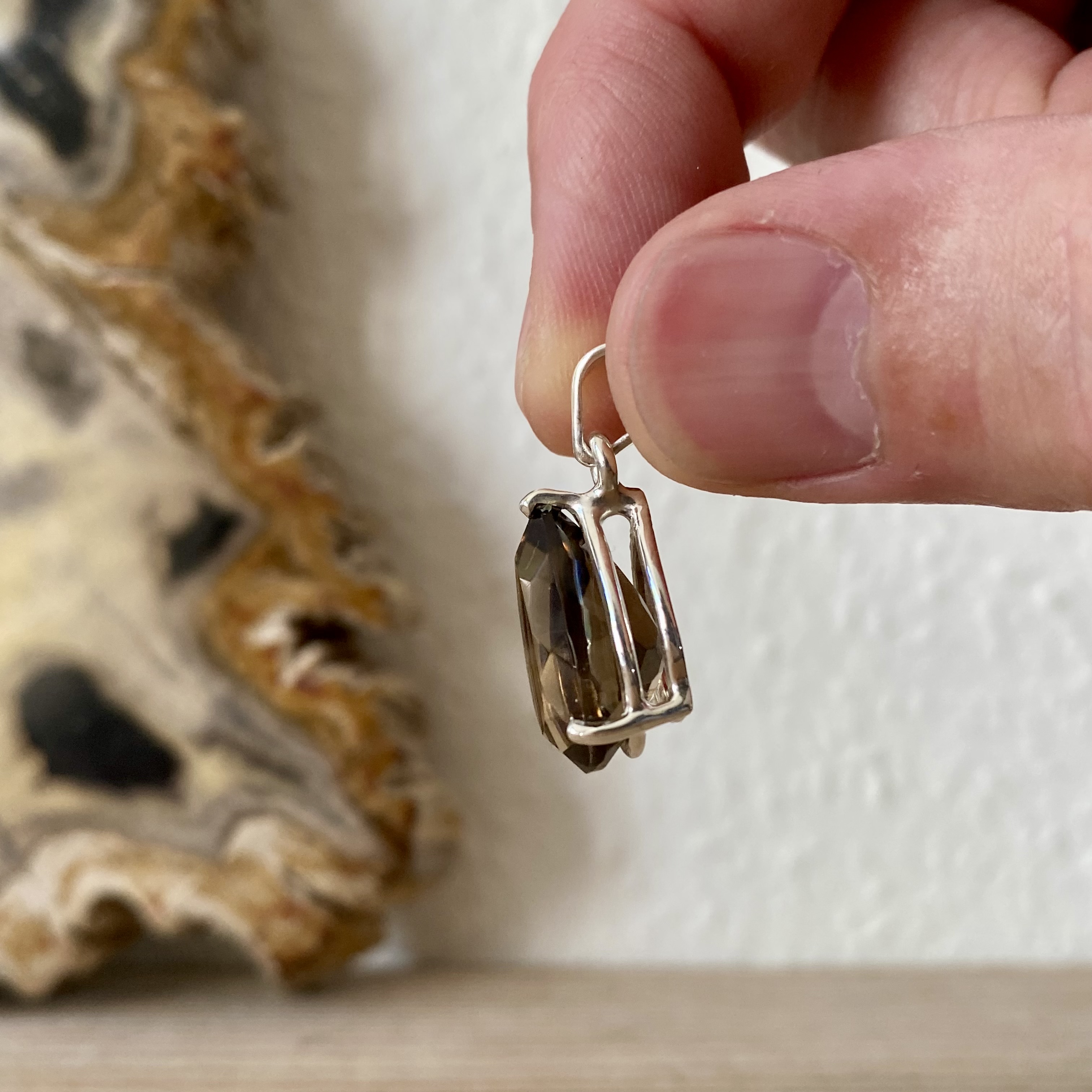 Hanger Rookkwarts in sterling zilver ca. 13 x 23 mm