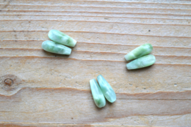 Natuurlijke Groene Angeliet ronde druppels ca. 6 x 16 mm A klasse per 2