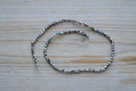 Dalmatiër Jaspis ronde kralen ca. 4 mm