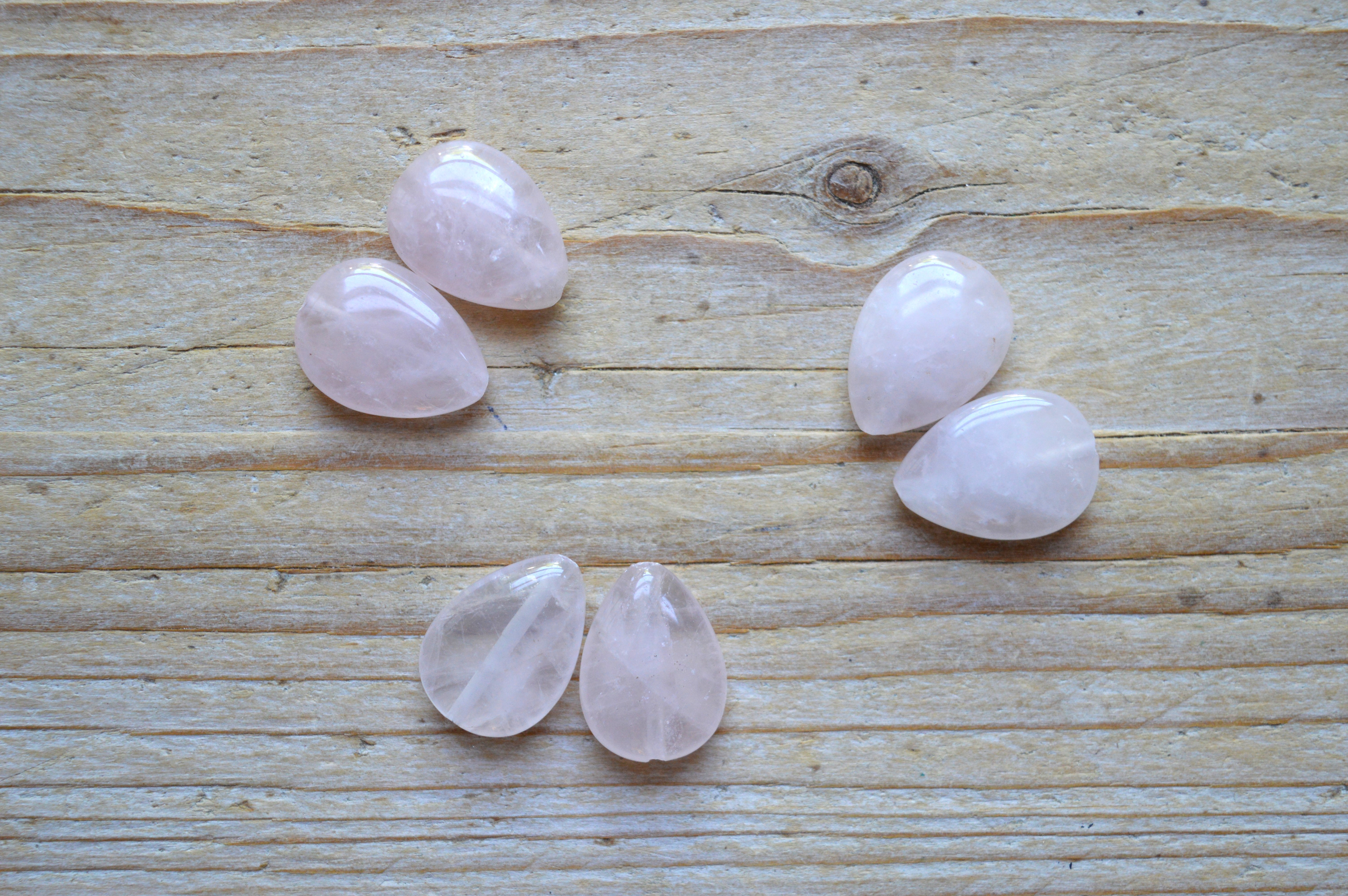 Rozenkwarts platte druppels ca. 13 x 18 mm per 2