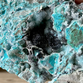 Ruwe Chrysocolla met druzy