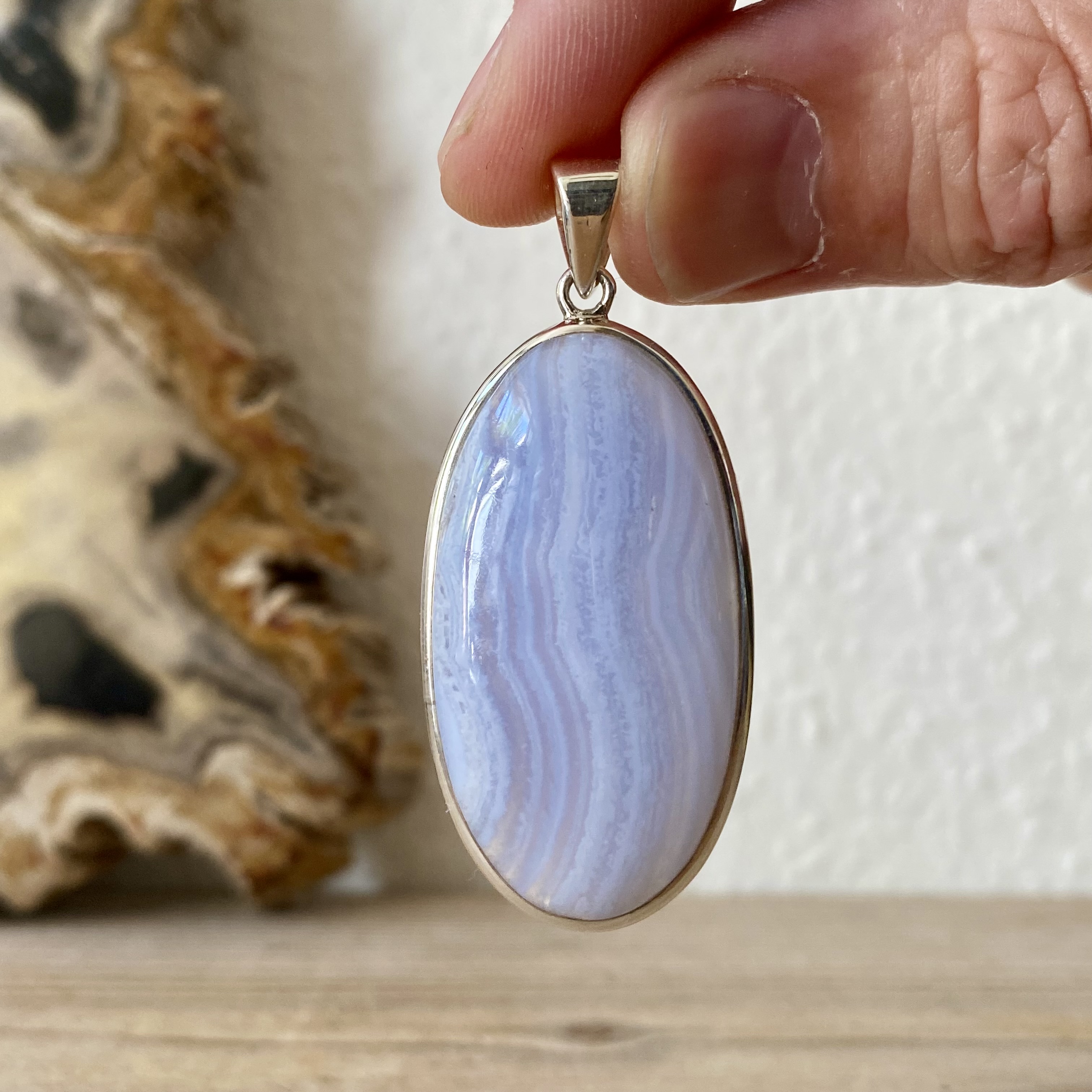 Hanger Chalcedoon in sterling zilver ca. 24 x 48 mm