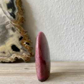Rhodoniet gepolijste sculptuur