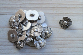 Metalen knoop 'bloem' ca. 18 x 20 mm per 2 stuks