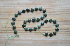 Afrikaans turquoise gefacetteerde klavertjes ca. 10 mm