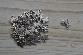 Metalen bedel 'tekst love' ca. 10 x 12 mm per 5 stuks