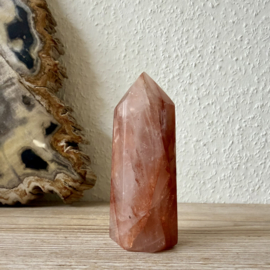 Hematoïde kwarts/Red Healer gepolijste toren