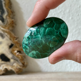 Malachiet handsteen ca. 35 x 50 mm