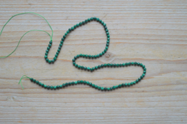 Malachiet gefacetteerde ronde kralen ca. 3 mm (seedbeads)
