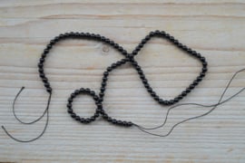 Schwarze Turmalin runde Perlen ca. 4 mm