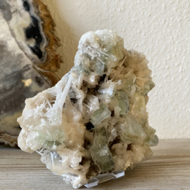 Cluster met Stilbiet, Apofyliet en Scolesiet