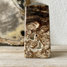 Chocolade Calciet gepolijste toren