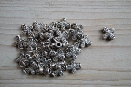 Metalen tussenkraal ca. 13 x 14 mm per 4 stuks