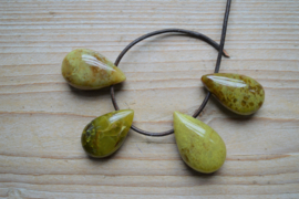 Groene Opaal hanger ca. 18 x 35 mm