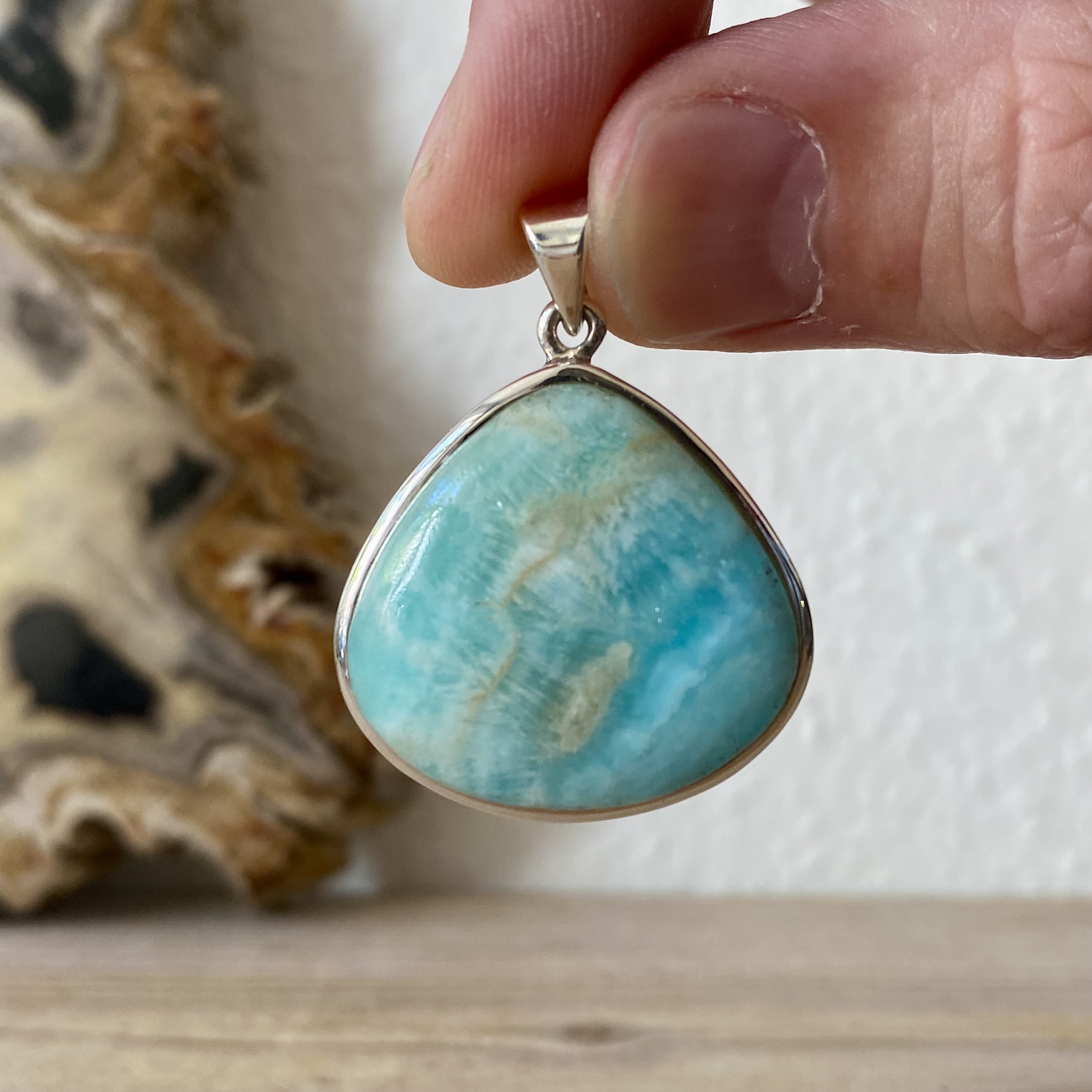 Hanger Carribean Blue Calciet in sterling zilver ca. 31 x 35 mm