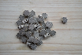 Metalen tussenkraal ca. 9 X 10 mm per 5 stuks