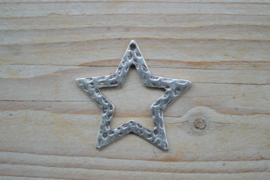 Metalen hanger Ster ca. 45 x 47 mm per stuk