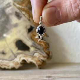 Sterling zilver hangertje met Onyx