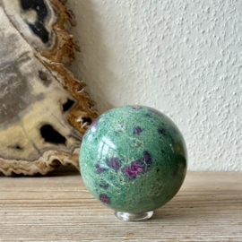 Robijn in Fuchsiet bol